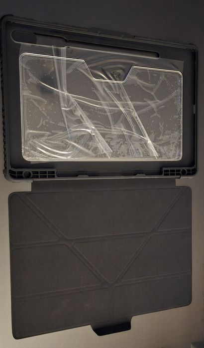 Vand Husa Nillkin pentru protecție Samsung Galaxy TAB S9 FE+ noua.