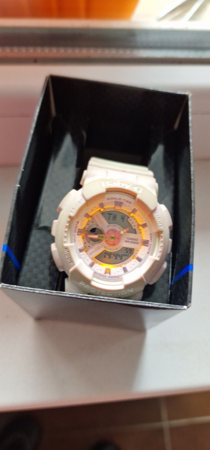 Часовник CASIO baby-G