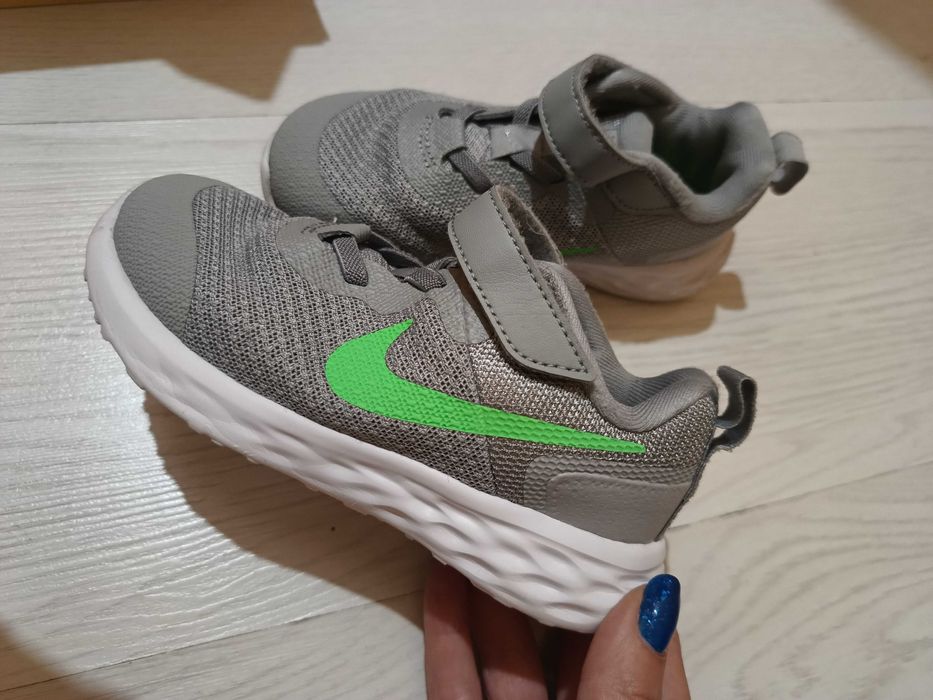 Маратонки Nike размер 27.