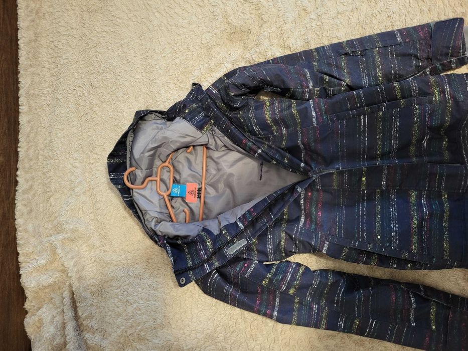 Разпродажба на дамски и мъжки дрехи