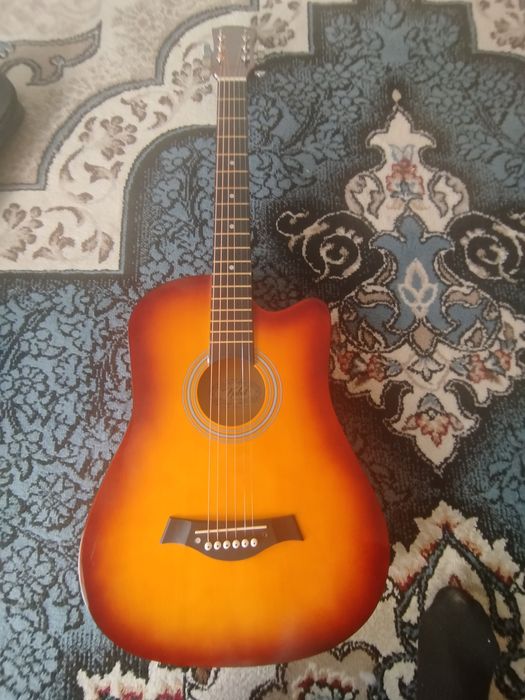 Gitara musiqiy  instrument