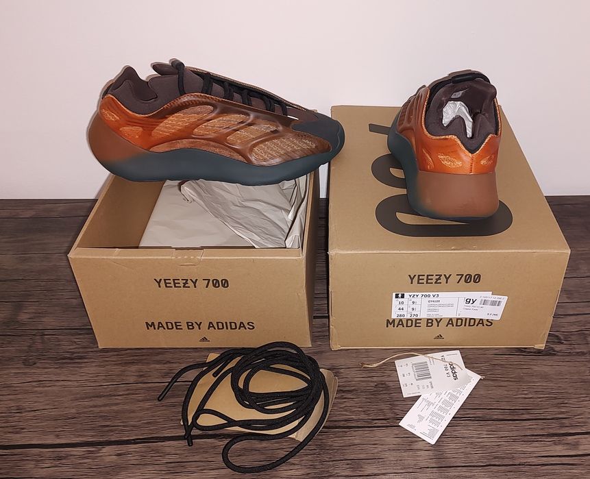 Adidas YEEZY 700 Copper Fade