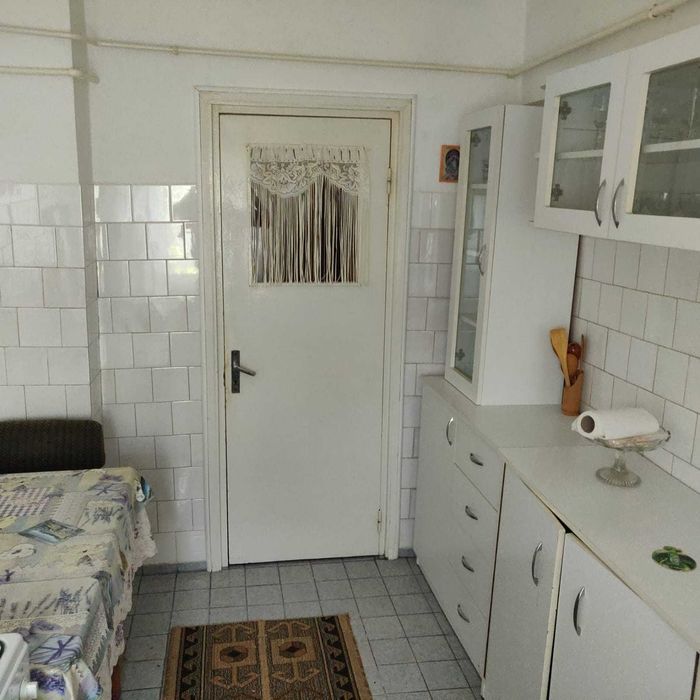 Apartament 3 camere, decomandat, zona Vale, langa piata si gara