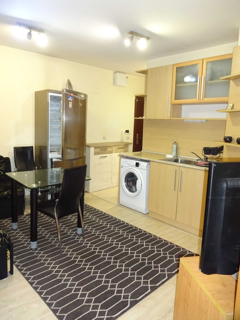 Дава се под наем Тристаен апартамент в Варна, Бриз - 70 кв.м за 408 € - Снимка #1