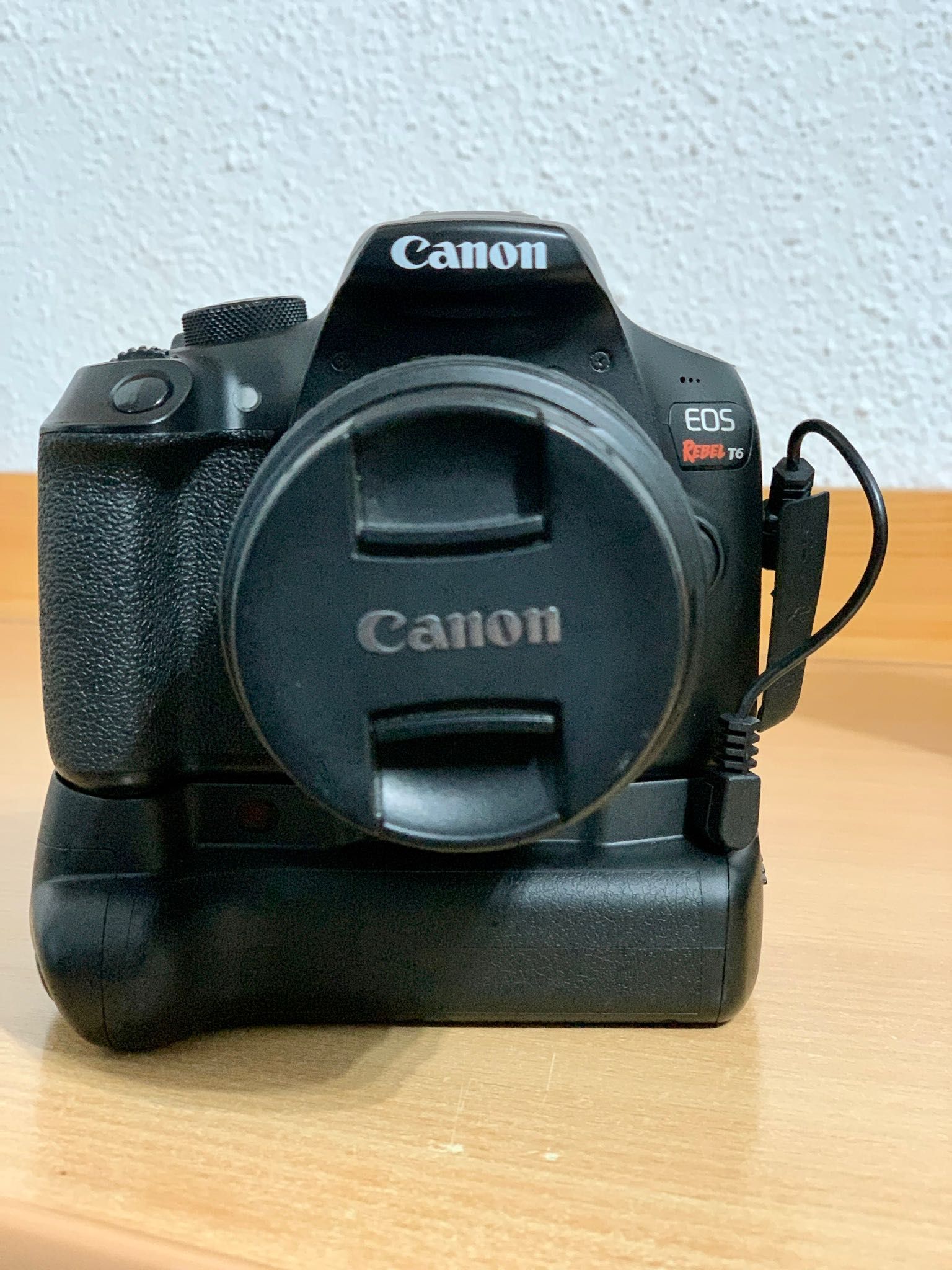 Vând Canon Rebel T6 (1300d) full box