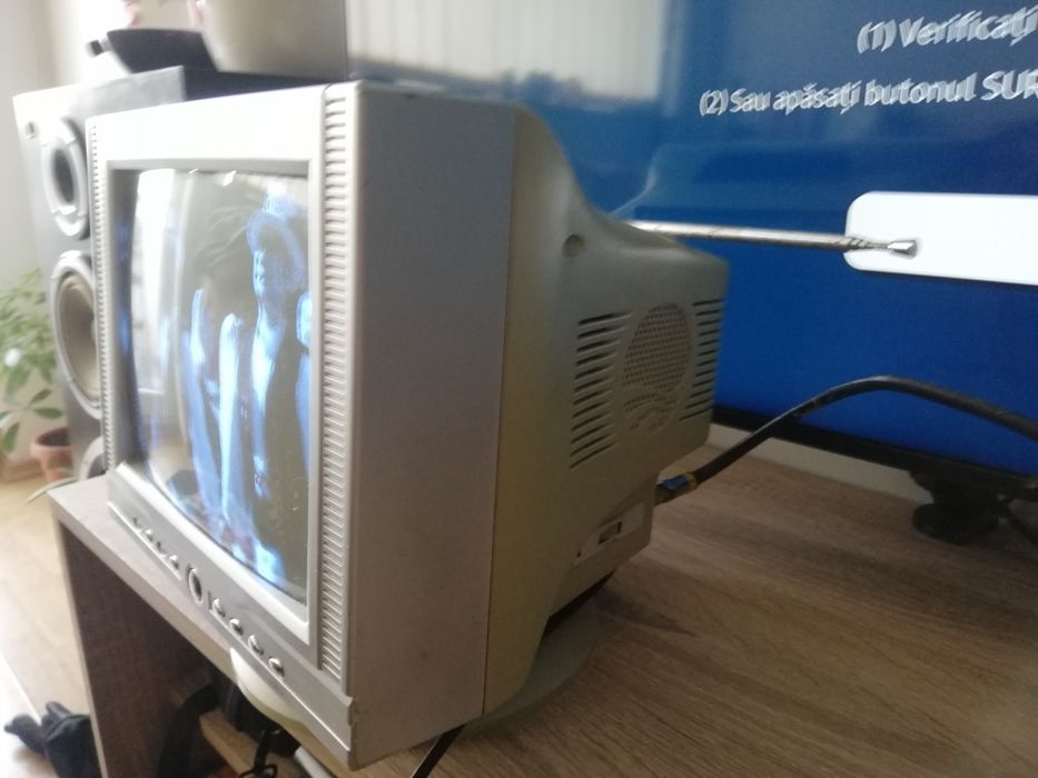 Vând televizor camping, 12v-220v alb-negru portabil.