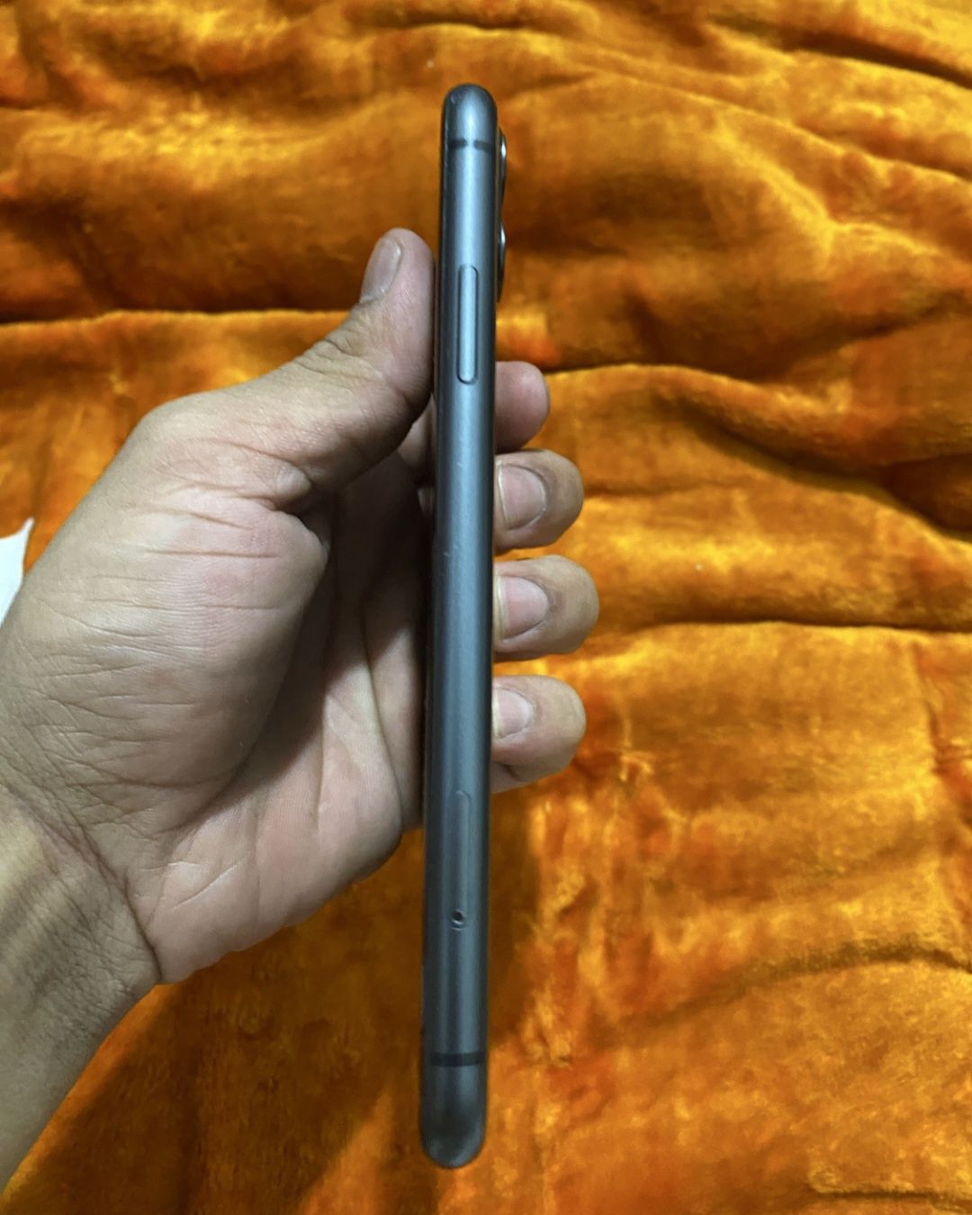 iPhone 11  platasi ketgan holati zor