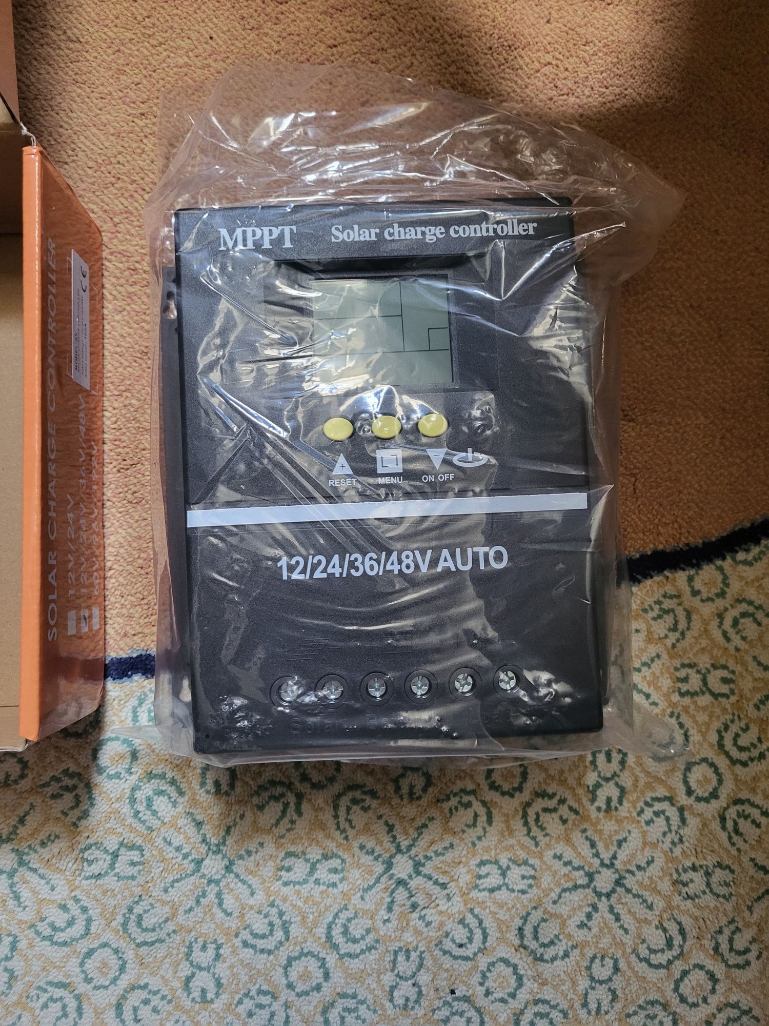 Vând solar charge controller 100A nou