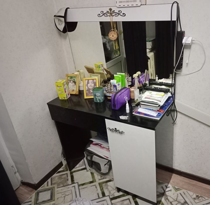 Тумба с зеркалом