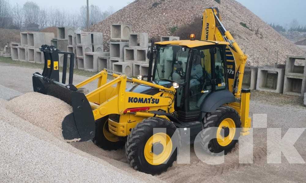 Экскаватор-погрузчик Komatsu WB97S (Япония)