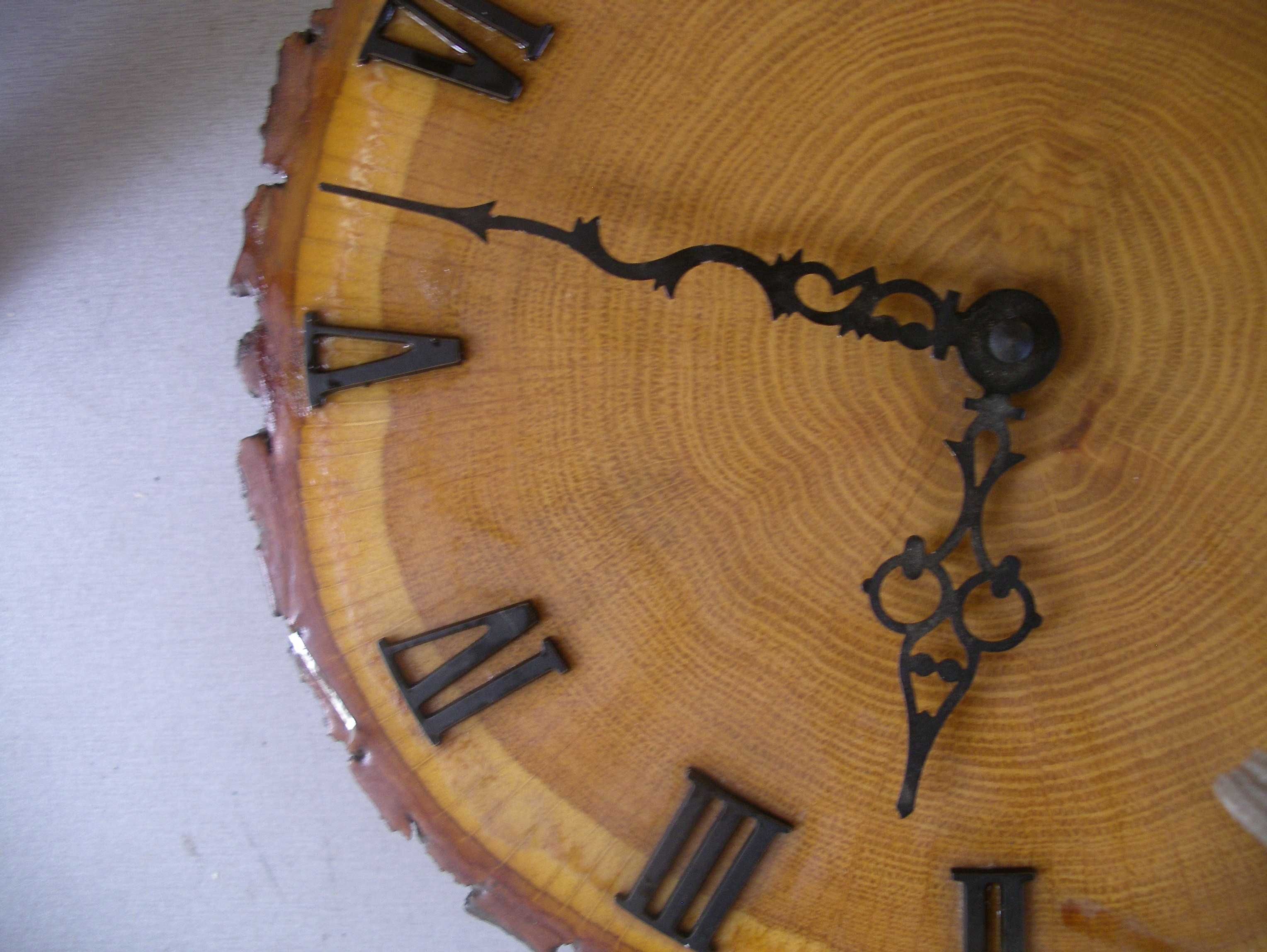 Дървен часовник.