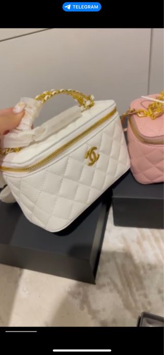 Сумочка шанель.