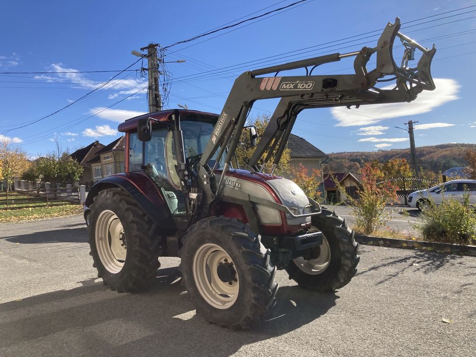 Tractor cu incarcator frontal Valtra