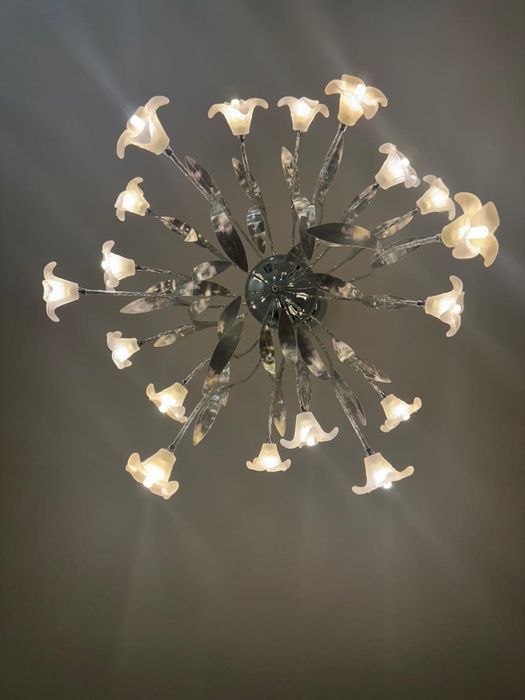 Срочно Продам люстру