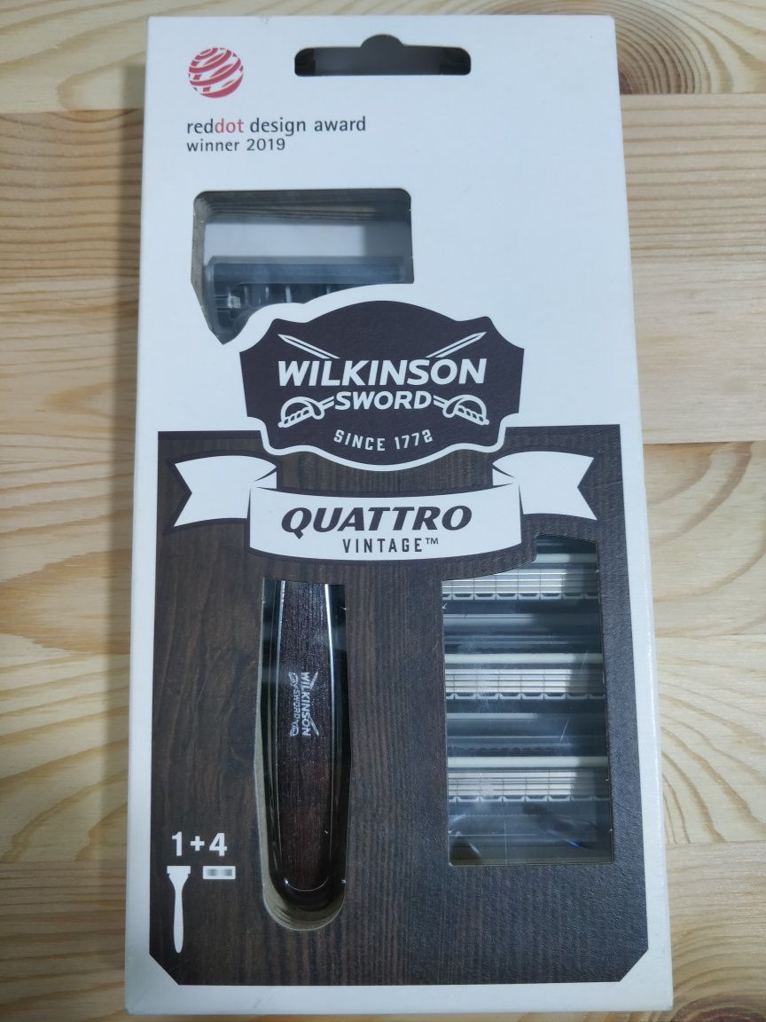 Мужской станок для бритья фирмы Wilkinson.