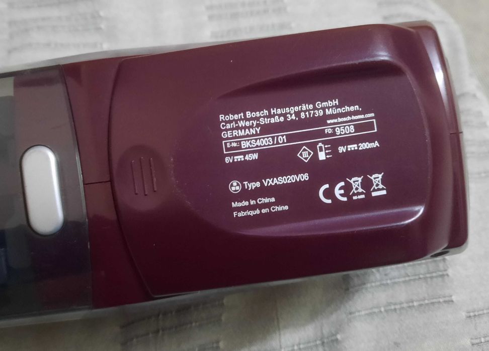 Aspirator de mana fara fir Bosch BKS4003 0.3 l