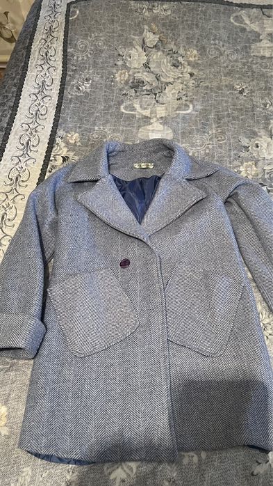 Драповое пальто в нежно голубом цвете, на осень/весну