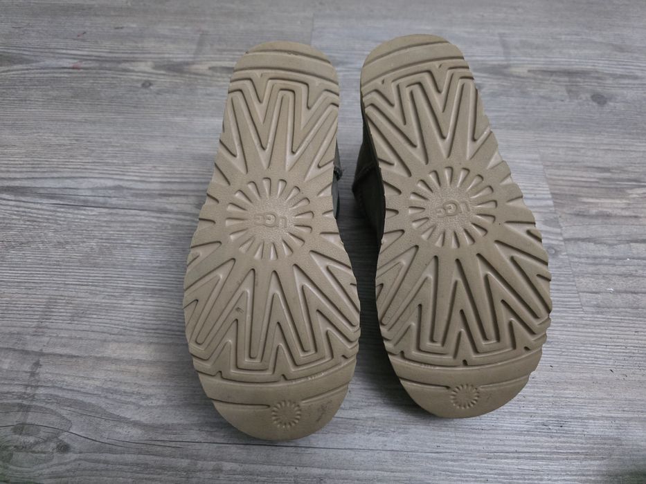 Ugg,nr 36, int 22,5 cm, pret 350, originale