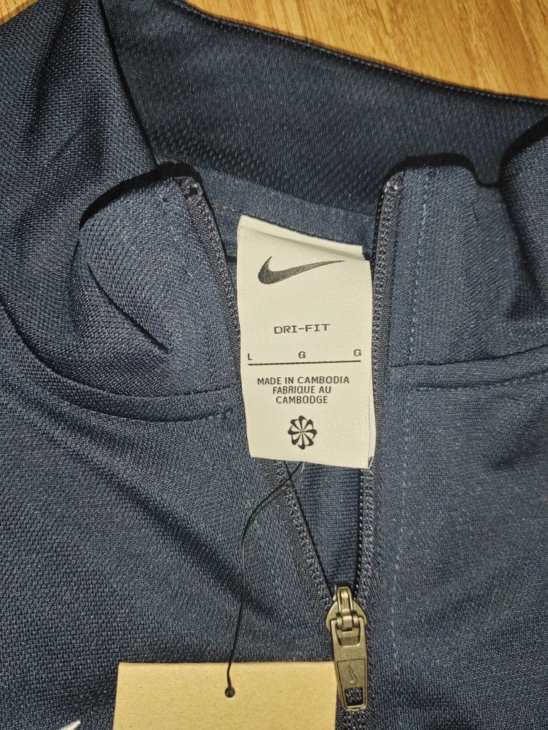 Нов мъжки екип nike и нов ватиран мъжки екип donnay