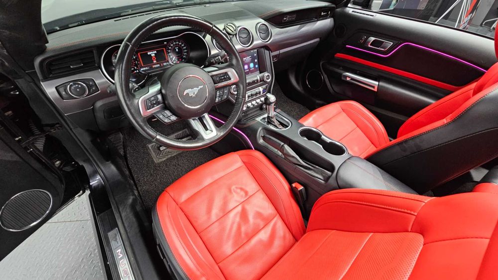 Ford Mustang Convertible — 2020 год