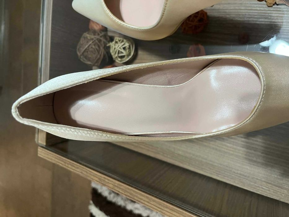 Обувки на висок ток