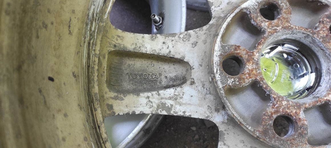 Комплект оригинальных дисков R16. Toyota Camry