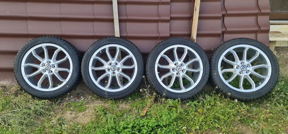 Vând 4 roti Ca Noi!!! Identice, jante plus cauciucuri Pirelli...