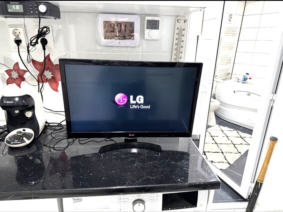 Tv LG 66 cm cu telecomanda