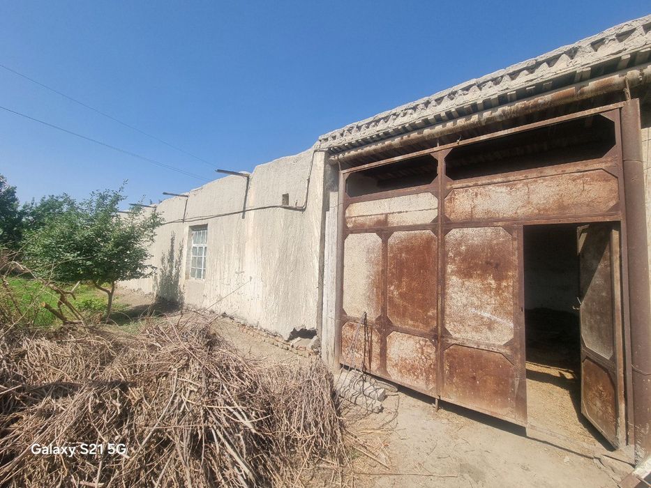 hovli tez va arzon sotiladi