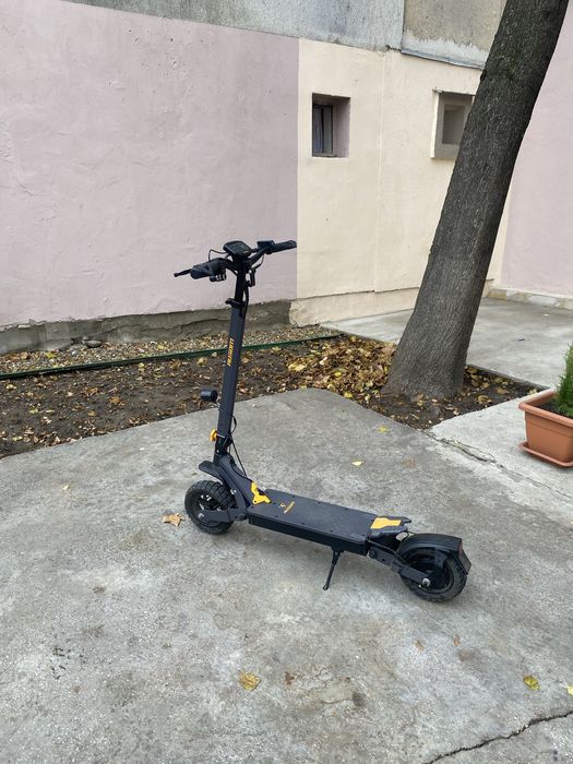 Vand Ausom L1 intretinuta foarte bine , stare excelenta