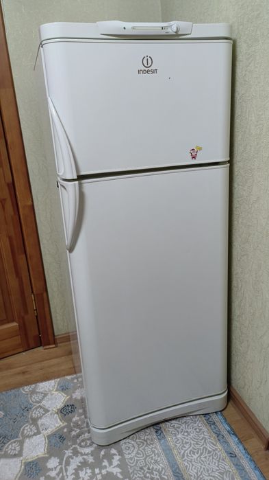 Холодильник Indesit