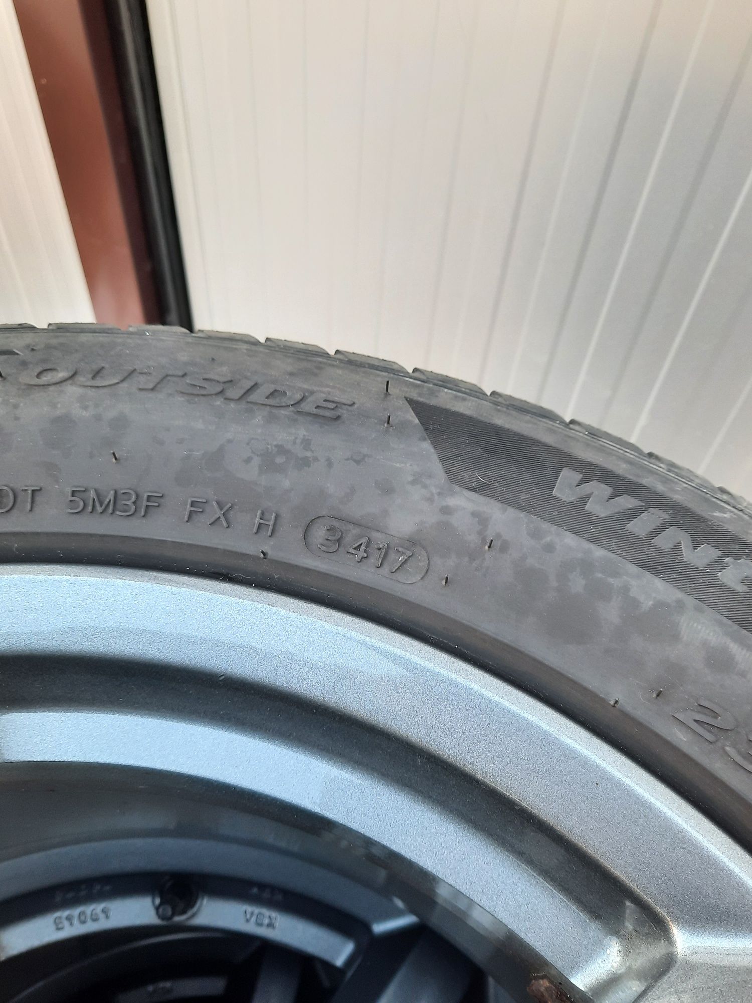 4 Броя 235/55/17 Hankook 2x6,2mm 2x5,5mm