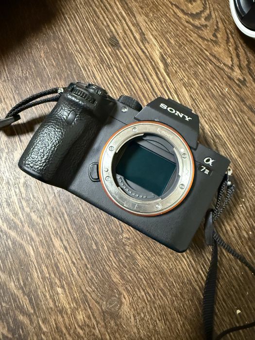 Vând Sony A7III + Sony A7IV