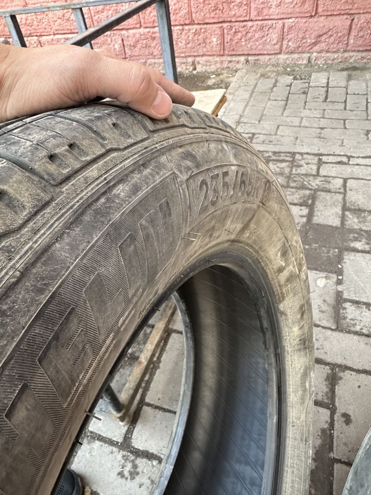 Michelin 235x65x18 летние в отличном состоянии