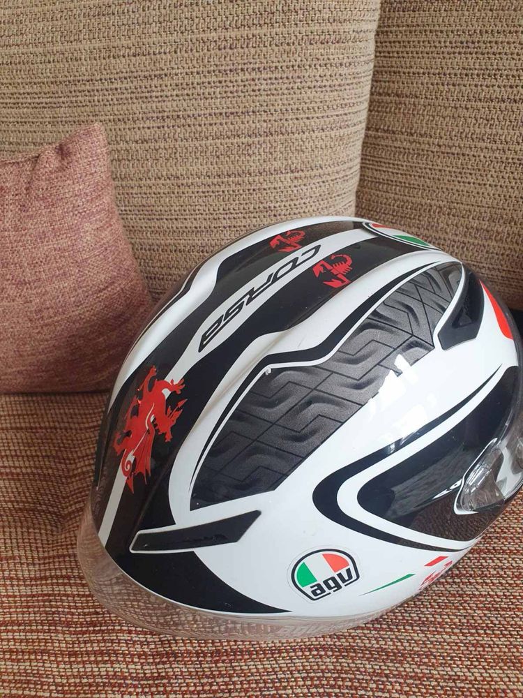 Каска AGV Corsa.