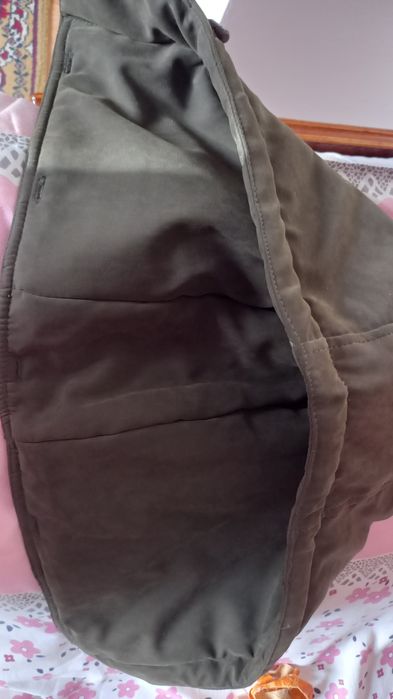 Vand haina/ jacheta pt barbati pt iarna,groasa cu gluga,stare perfecta