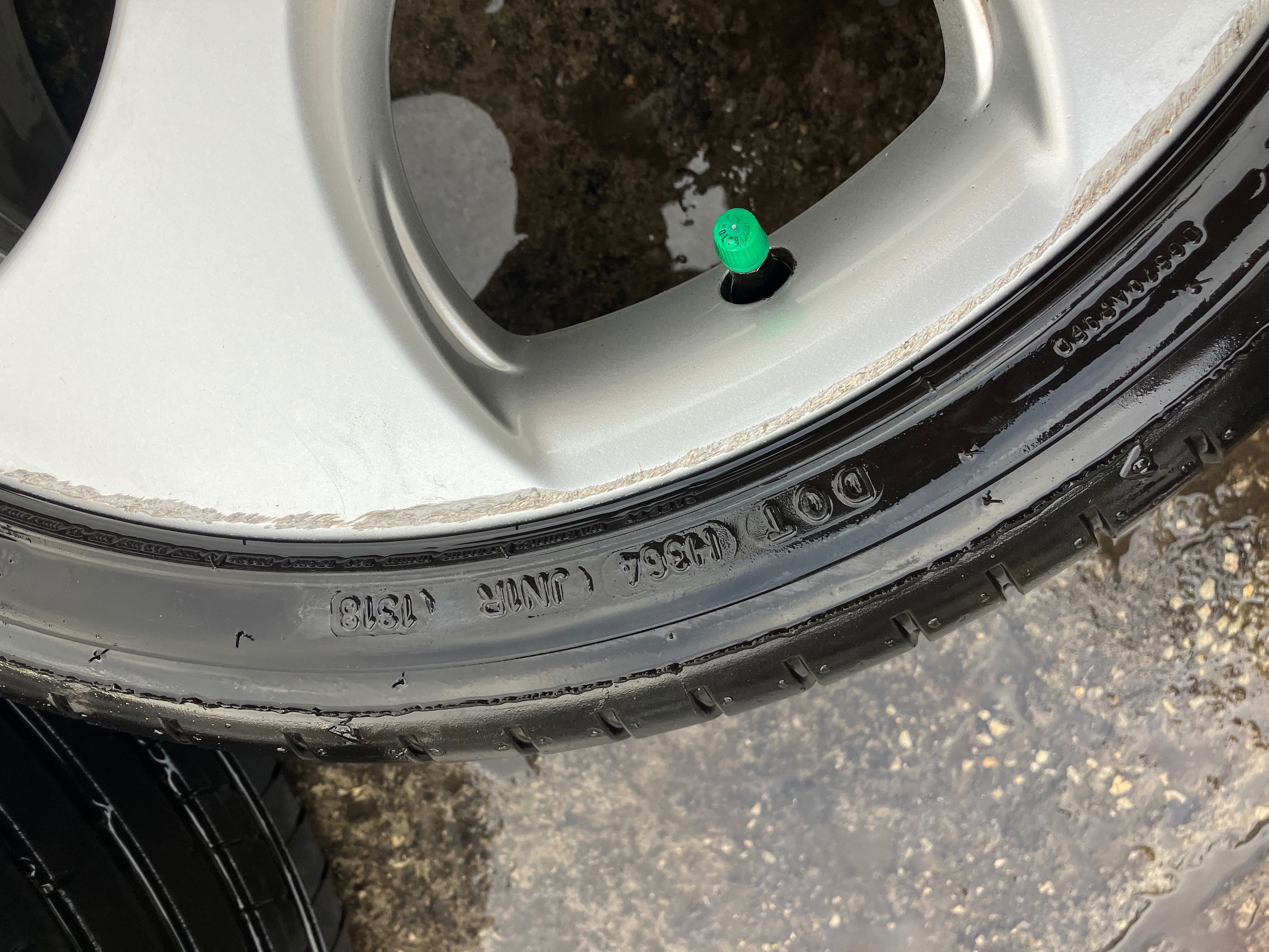 Продавам 4 бр Dunlop Sport Max 215/40/ZR17 с оригинални лети джанти