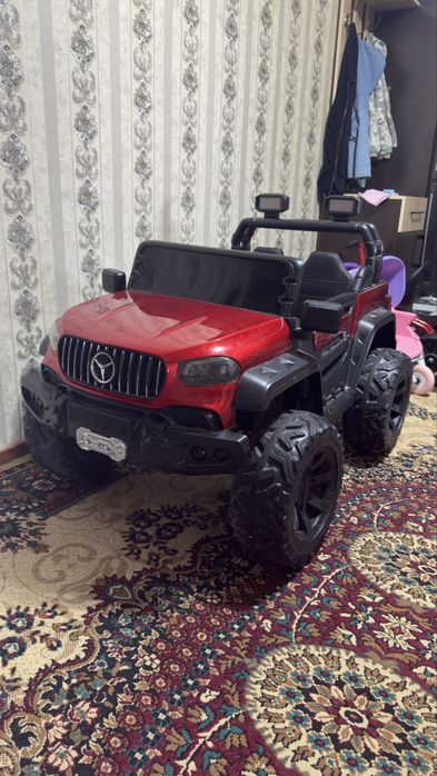 детскии электромобиль
