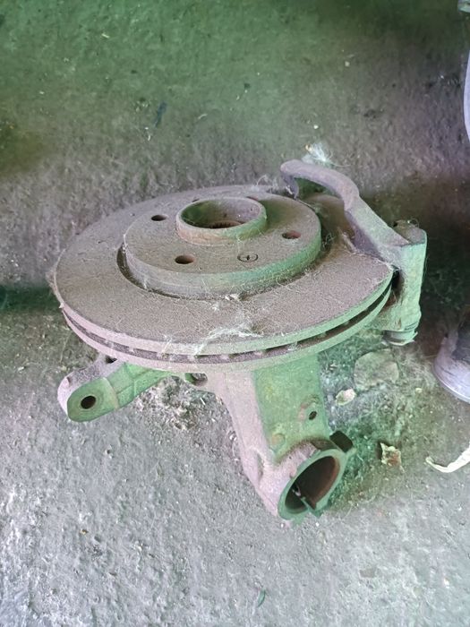 Fuzeta stânga completa cu rulment față Pegeout 206