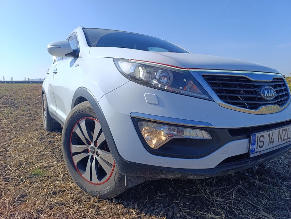 Vând KIA SPORTIGE 136CP,4X4, Motor 2.0, Cutie manuala, Albă, full