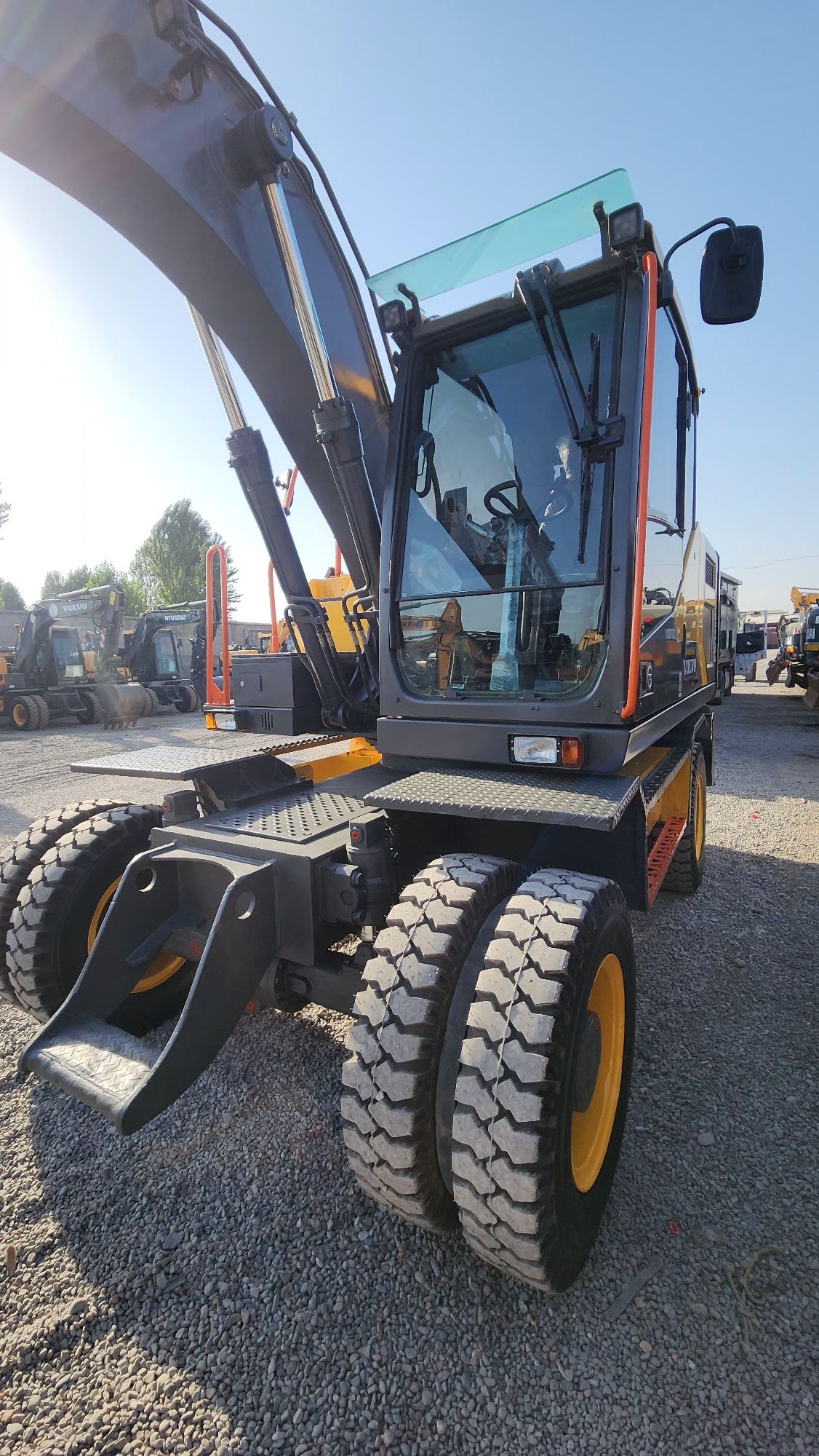 Ekskavator Volvo EW140E 2018 yil sotiladi