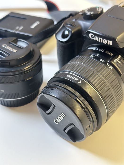 Aparat foto DSLR Canon EOS 1300D + 2 obiective (18–55mm & 50mm)