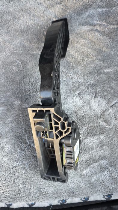 Malibu 2 gaz pedal GM original новый!