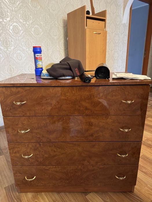 Продам мебель,двери,шкаф,комод.