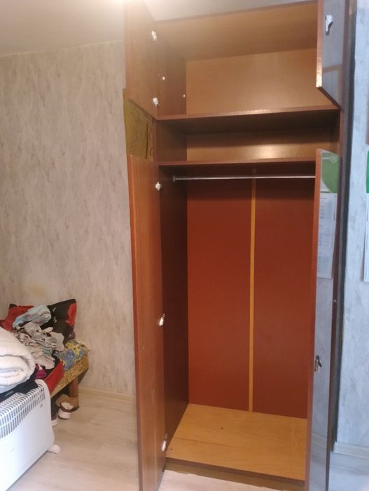 Двукрилен гардероб