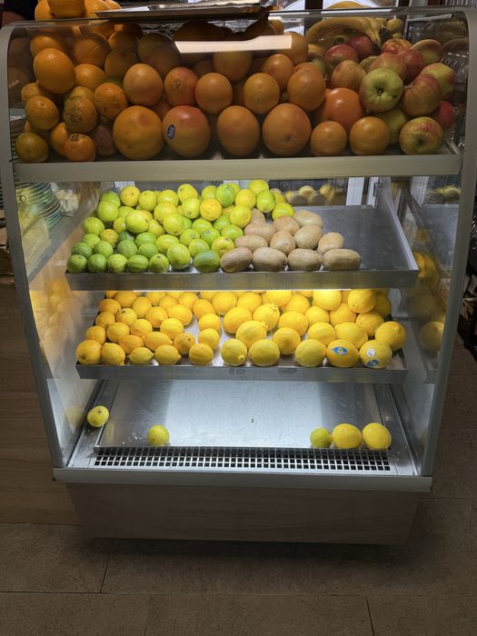 Сладкарска хладилна витрина