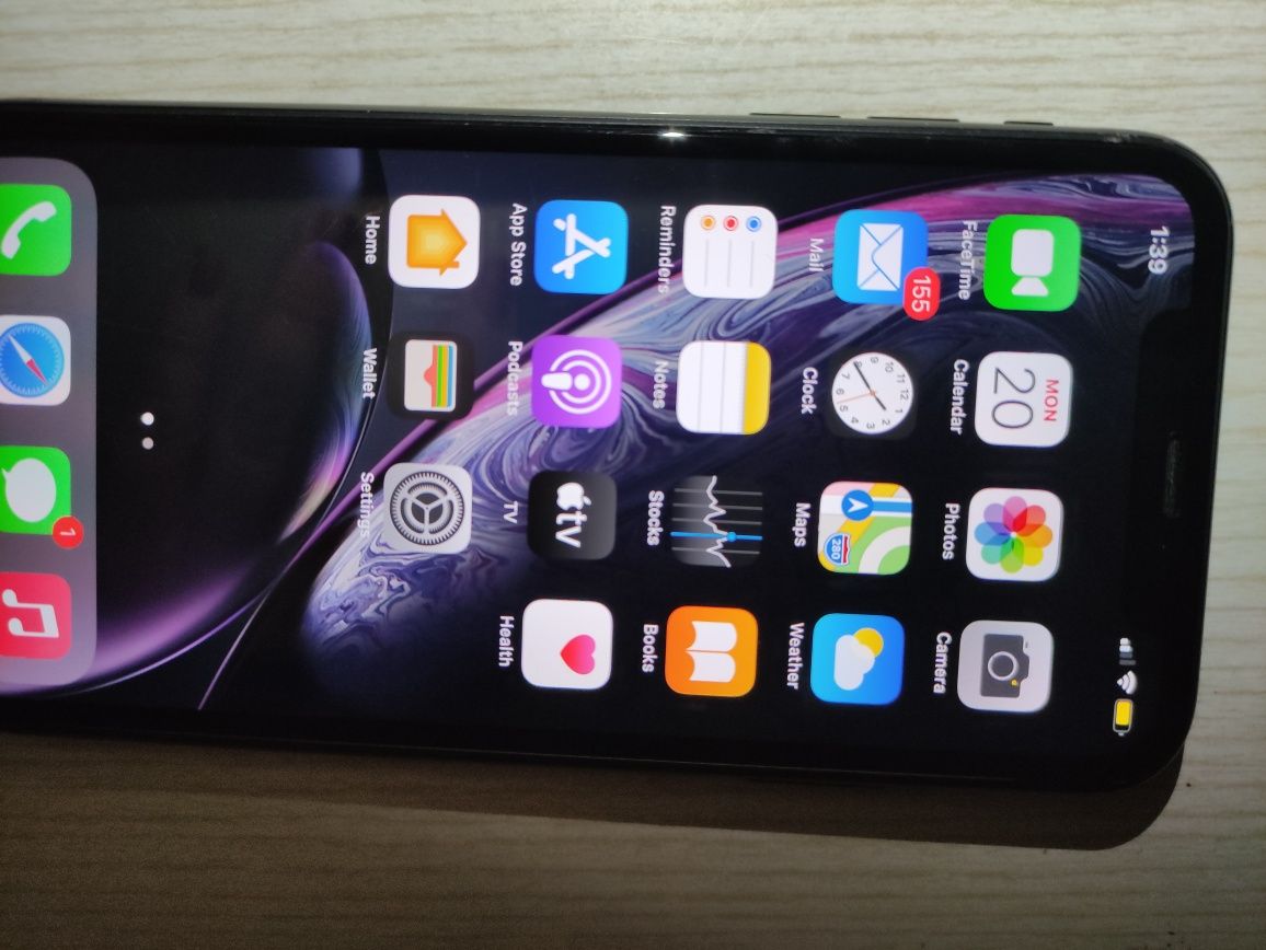 iPhone Xr 64GB  black със слушалки