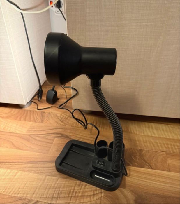 Lampa de birou neagra
