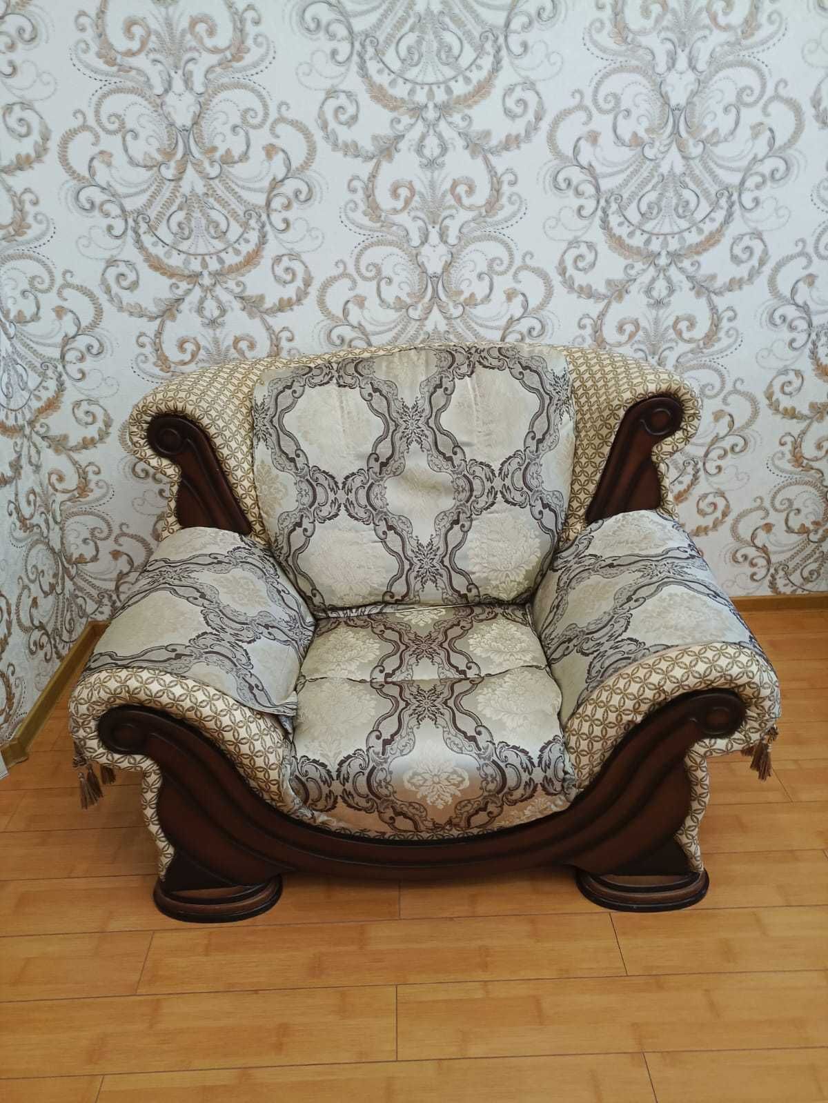 Продам мягкий уголок (модель "Султана", 3+2+1) и кресло-качалку