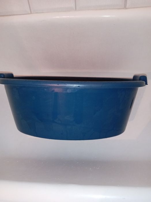 Продам таз капроновый 30л.Прищепки для белья 70 шт